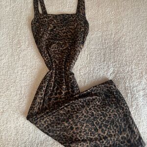 Good American Leopard Print Bodycon Midi Dress – Sexy & Chic